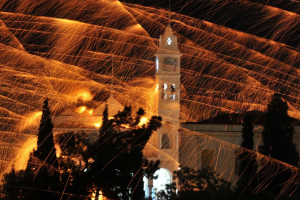 Χίος: Πάσχα με άρωμα μαστίχας και φαντασμαγορικά έθιμα!