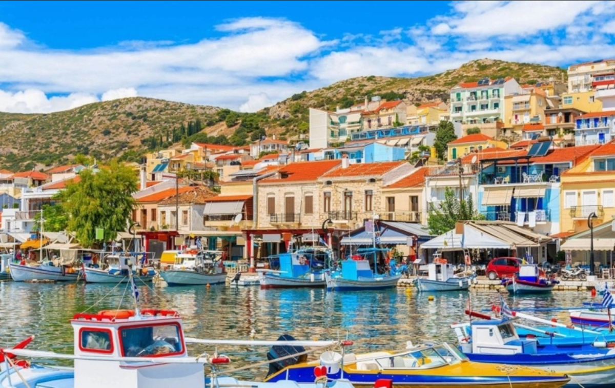 Σάμος: Το ελληνικό νησί που κάνει τους Βρετανούς να παραμιλάνε και αποθεώνεται στα διεθνή μέσα (vid)