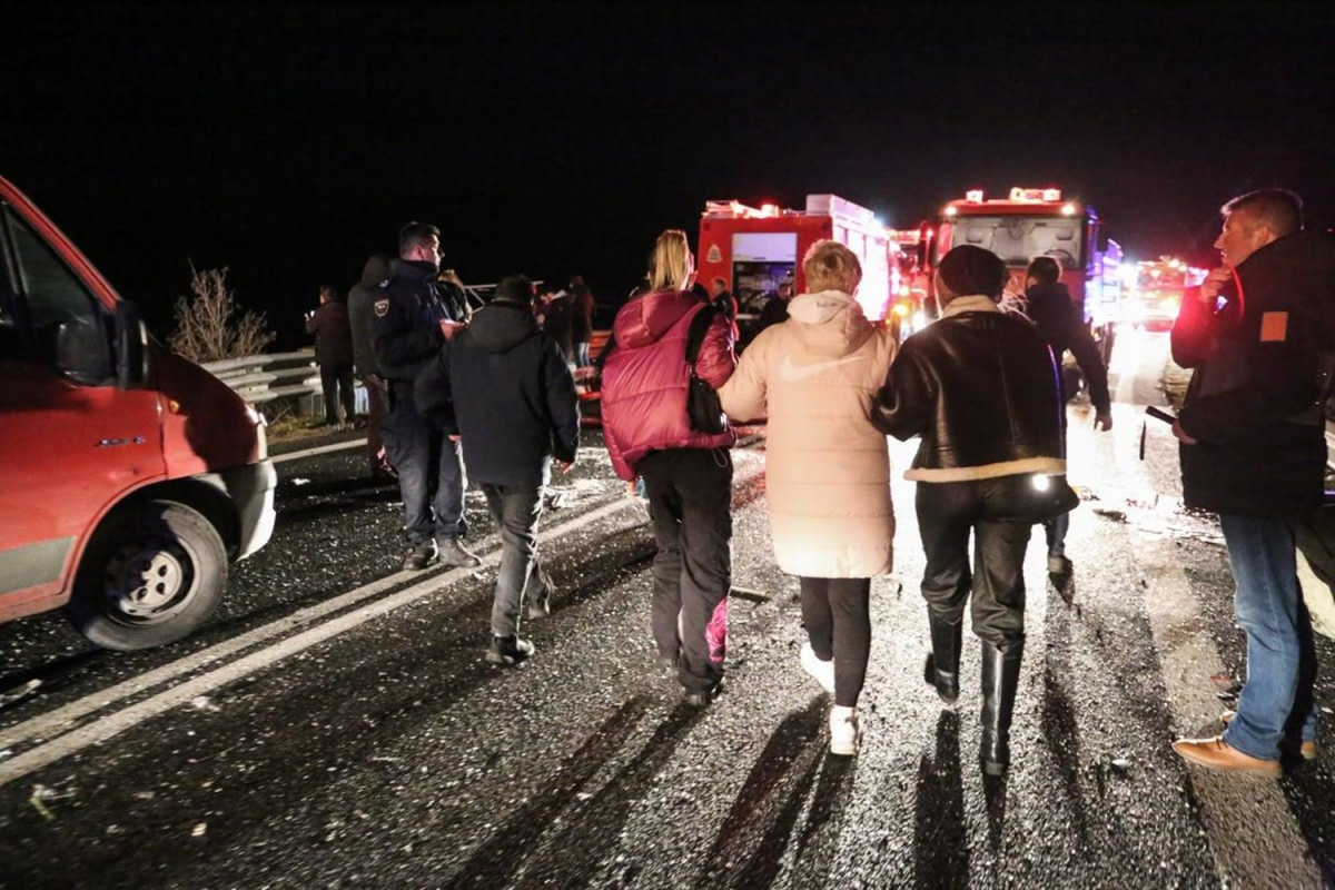 Τέμπη: Δημοσία δαπάνη οι κηδείες των θυμάτων του σιδηροδρομικού δυστυχήματος