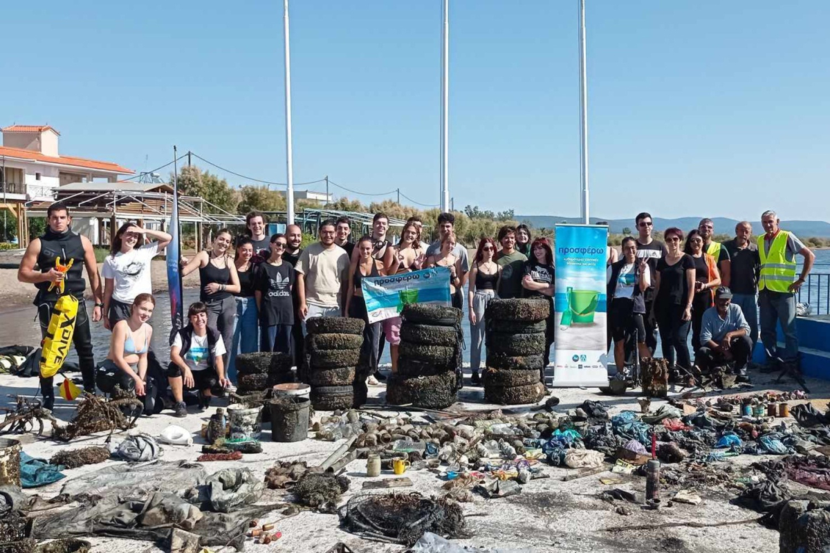 Τρεις κάδοι απορριμμάτων γέμισαν στον υποβρύχιο καθαρισμό στη Σκάλα Καλλονής