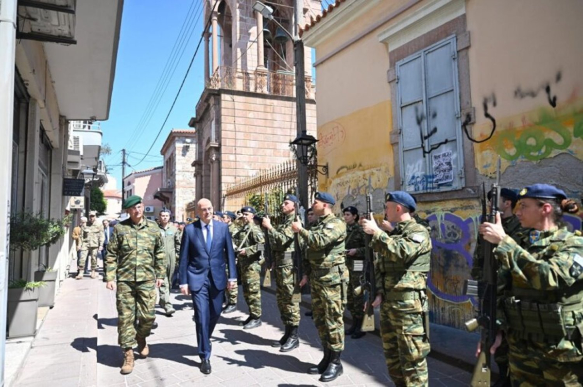 Πάσχα σε μονάδες της Λέσβου για τον ΥΠΕΘΑ Νίκο Δένδια