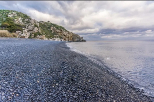 Χίος: Η ελληνική παραλία που αποτελεί παγκόσμιο φαινόμενο