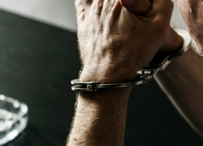 Σάμος: Μπούκαρε, απείλησε και... συνελήφθη!