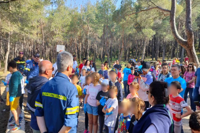 Μικροί και μεγάλοι καθάρισαν το δάσος και έμαθαν πώς να το προστατέψουν στο πάρκο αναψυχής του Τσίγκου