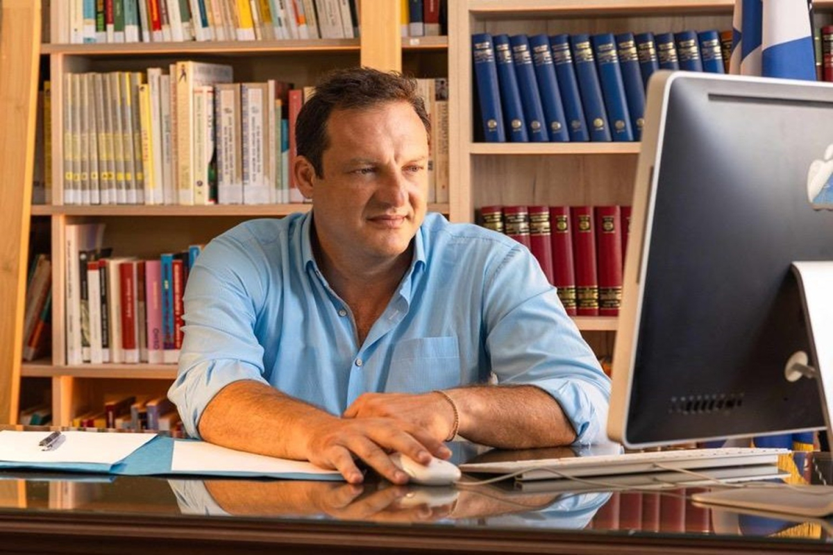 Δήμαρχος Σάμου προς Υπουργό: &quot;Μην οδηγήσετε τους οικισμούς μας σε θάνατο!&quot;