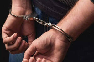 Χειροπέδες σε οδηγό δικύκλου στη Σάμο, οδηγούσε μεθυσμένος