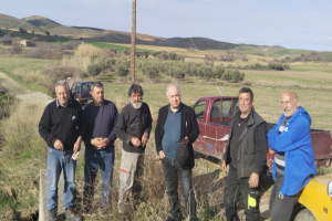 Στη Λήμνο με τους αγρότες ο Παρασκευαΐδης, αυτοψία στα κατεστραμμένα χωράφια απο τα αγριοκούνελα