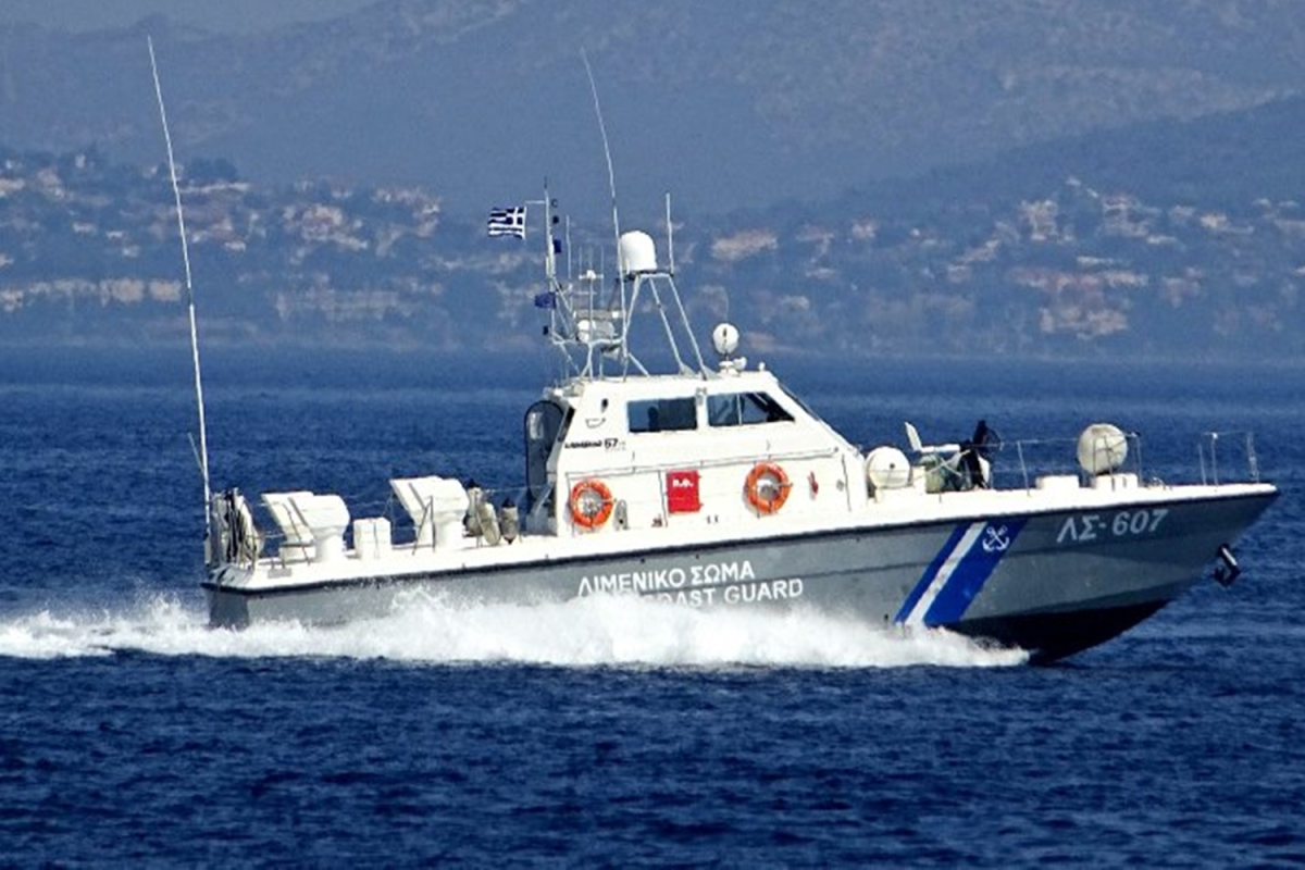 Σάμος: Καταδίωξη σκάφους που μετέφερε 32 μετανάστες – Συνελήφθη ο φερόμενος ως διακινητής