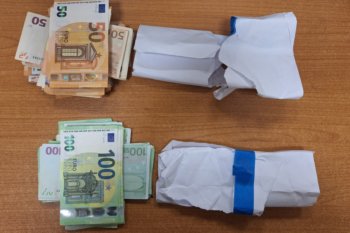 Σάμος: Χειροπέδες σε αλλοδαπό που άρπαξε 10.000 ευρώ από σπίτι στο Βαθύ