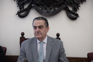 Αθανασίου : Δεν υπάρχει ούτε σκέψη για μεταφορά μεταναστών