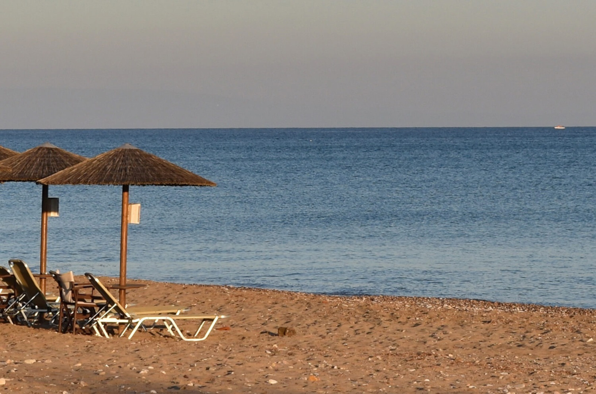 Η πρώτη σύλληψη για ξαπλώστρες στη Χίο