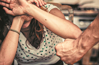 Χίος: 19χρονη καταγγέλλει επίθεση από τον σύντροφό της- Αναζητείται ο δράστης