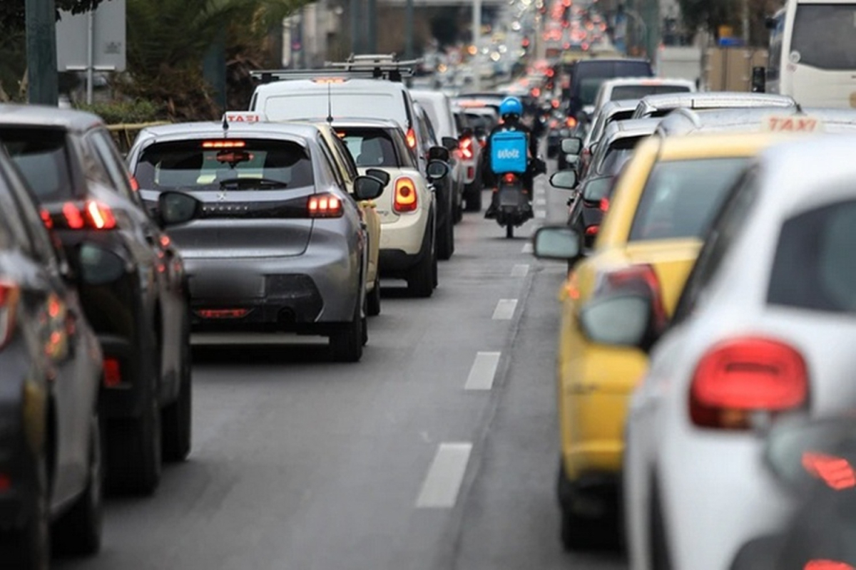 Ξεκινά ηλεκτρονικό σαφάρι για τα ανασφάλιστα οχήματα – Πρόστιμα έως 2.000 ευρώ για απλήρωτα τέλη και ΚΤΕΟ