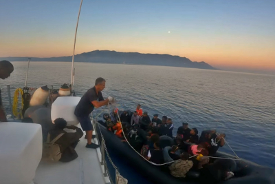 Σάμος: Δείτε ΒΙΝΤΕΟ από την επιχείρηση διάσωσης 35 μεταναστών από το Λιμενικό