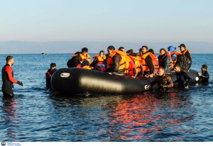 Λέσβος: Συνελήφθησαν 2 αλλοδαποί – Μετέφεραν 30 μετανάστες από τα τουρκικά παράλια