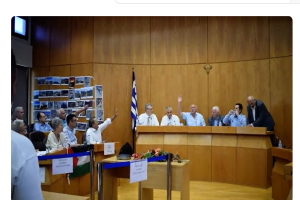 Χίος: Θύελλα στο Περιφερειακό Συμβούλιο για την παλαιστινιακή σημαία – Αντιπαράθεση Μηταράκη με ΚΚΕ