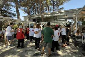 Τραγούδησαν, χόρεψαν και συγκίνησαν – Καλοκαιρινή γιορτή για τα παιδιά της «Κυψέλης» με μουσικές και δώρα!