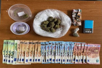 Λέσβος: Ο σκύλος «Kullo» μύρισε τα ναρκωτικά - Τον συνέλαβαν με «19,8γρ» χασίς και 1.220 ευρώ