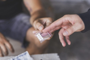 Μυτιλήνη: Τον έπιασαν στα πράσα με 20 χάπια και χασίς