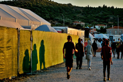 Τον έστειλε για ράμματα – Άγριο επεισόδιο μεταξύ αλλοδαπών στη Δομή της Λέσβου!