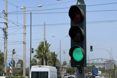 Που τοποθετήθηκε ο σηματοδότης … καρφί; (vid)