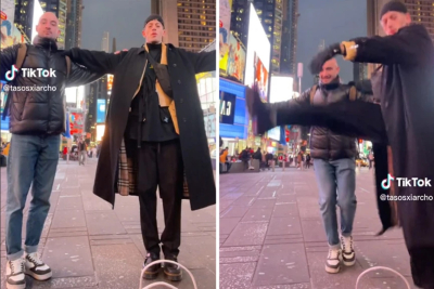 Χορεύει Ικαριώτικο στη Νέα Υόρκη με φόντο τους ουρανοξύστες (vid)