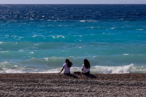 Καιρός: Εξασθένηση ανέμων σε πολλές περιοχές – Επιμένουν τα μελτέμια στο Αιγαίο