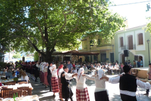 Με 8 χορούς και πολύ ψυχή: Η Αγιάσος τίμησε Λέσβο και Μικρά Ασία στην καρδιά της Χίου!