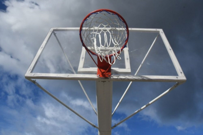 Υπογράφηκε η σύμβαση έργου για Ανακατασκευή 13 γηπέδων Μπάσκετ στη Δυτική Λέσβο