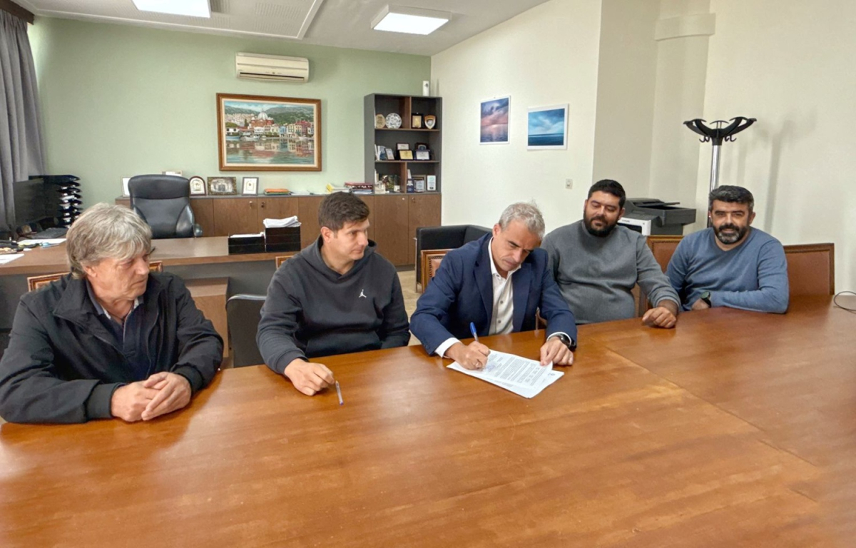 Υπογραφή σύμβασης έργου κατασκευής 3 παιδικών χαρών στη Δ.Ε. Γέρας από το Δήμο Μυτιλήνης