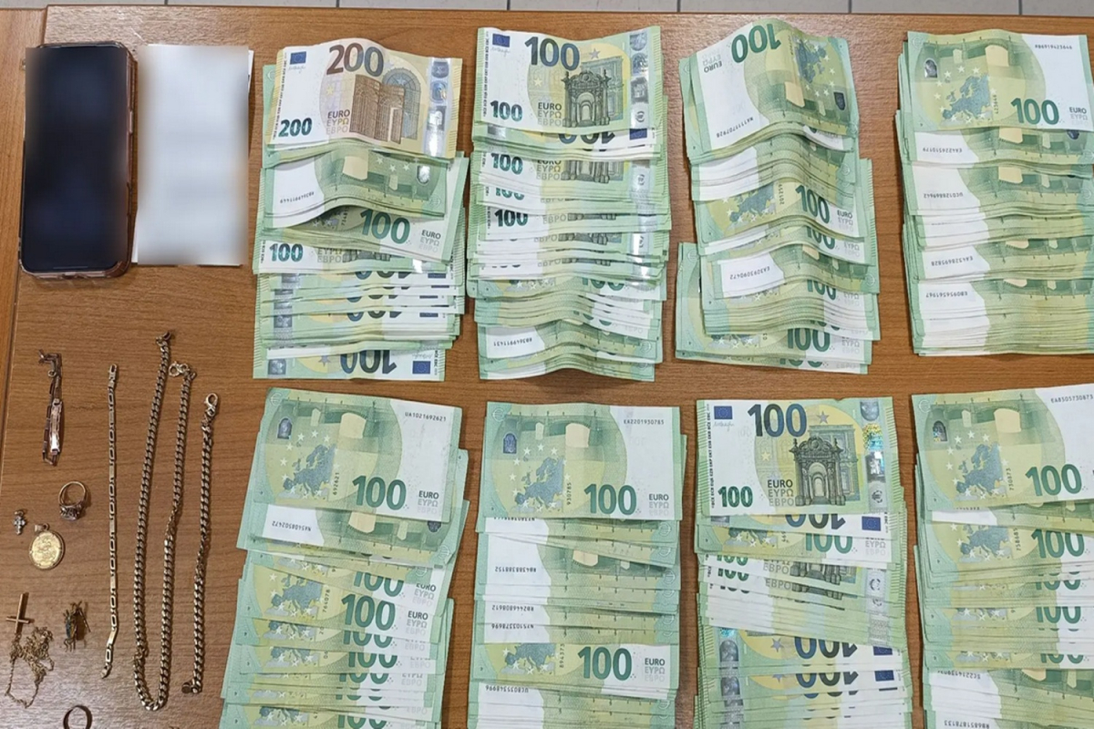 Εξαπατούσαν πολίτες στη Σάμο – Βρέθηκαν πάνω τους 40.000 ευρώ, κοσμήματα και τιμαλφή