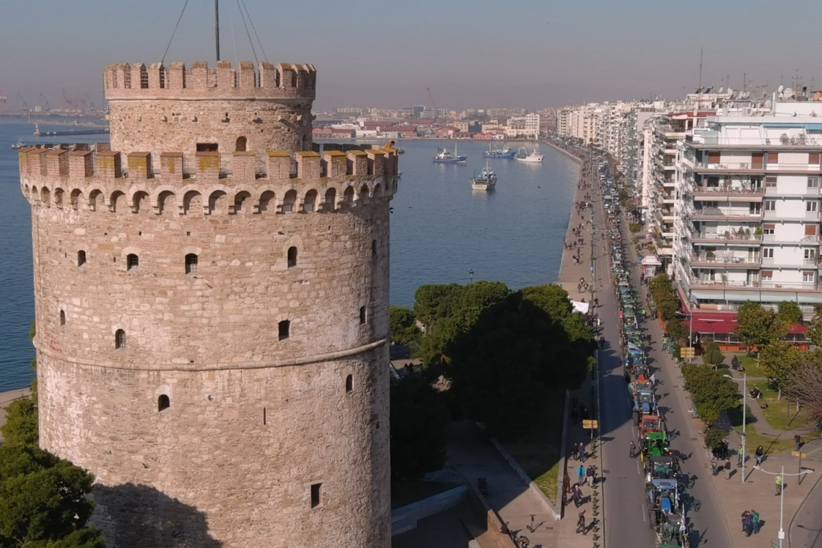 Οι αγρότες σε αναβρασμό – Έφτασαν με τρακτέρ στη Θεσσαλονίκη