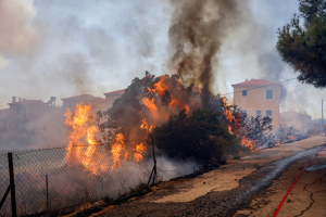Κίνδυνος να χαθούν οι αποζημιώσεις για τη Βρίσα και τα Βατερα, παρέμβαση Βέρρου στα Υπουργεία
