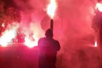 Λήμνος: Εκρηκτική Ανάσταση στο Ανδρώνι – Έριξαν βεγγαλικά με αυτοσχέδια “μπαζούκας” (video)