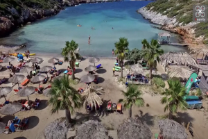 Σάμος: Θα ορκιζόσουν ότι είναι Χαβάη - Η πιο εξωτική παραλία της Ελλάδας έχει πάντα ζεστά νερά και δωρεάν κανό για να τη ζήσεις (Vid)