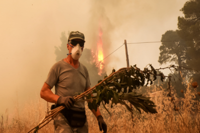 Καιρός - Φωτιές στην Ελλάδα: Επικίνδυνο «κοκτέιλ» με ανυπόφορη ζέστη, ανέμους και υψηλό κίνδυνο πυρκαγιών