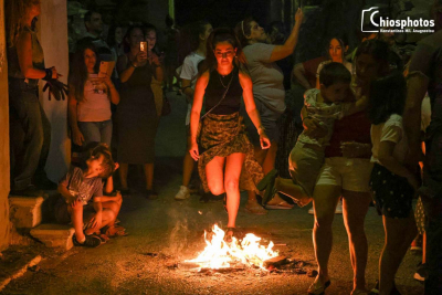 Εντυπωσίασε Χιώτες &amp; τουρίστες η αναβίωση του εθίμου των φανών στο κάστρο της Χίου (ΒΙΝΤΕΟ &amp; ΦΩΤΟ)