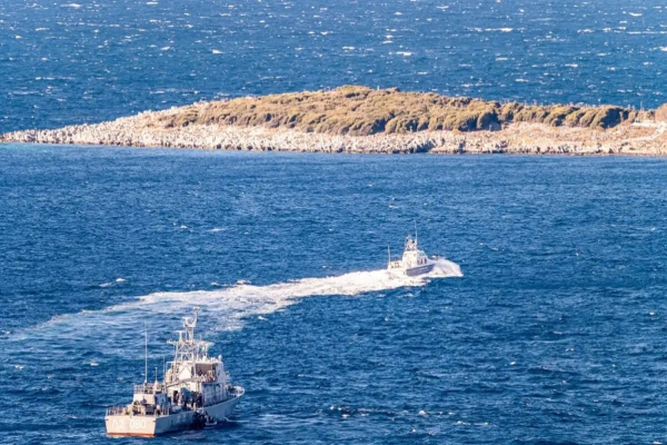 Σάμος: Νεκρός ο ένας από τους 4 αγνοούμενους μετανάστες – 26 βρέθηκαν στην ξηρά