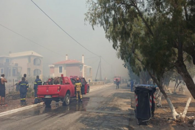 Αντιπροσωπεία μελών της Ν.Ε. ΠΑΣΟΚ - ΚΙΝΑΛ Λέσβου στις πυρόπληκτες περιοχές των Βατερων και τις Βρισας.