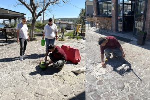 Λέσβος: Οι Κάτοικοι της Παναγιουδας έφτιαξαν το πλακόστρωτο στην είσοδο του χωριού!
