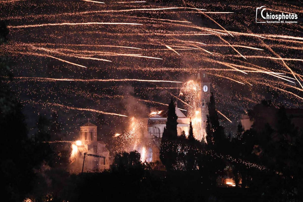 Το εντυπωσιακό πασχαλινό έθιμο του Ρουκετοπόλεμου στη Χίο (VID)