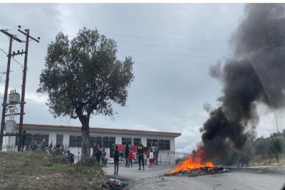 Λέσβος: Φωτιές και πετροπόλεμος κοντά στον καταυλισμό Ρομά της Παγανής