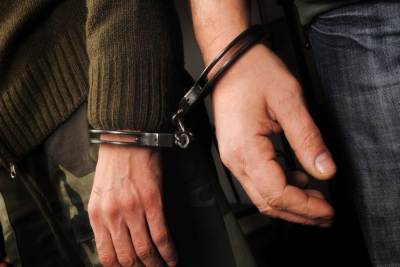 Συνελήφθησαν 2 άτομα στη Σάμο, κατηγορούμενοι για ναρκωτικά και για όπλα