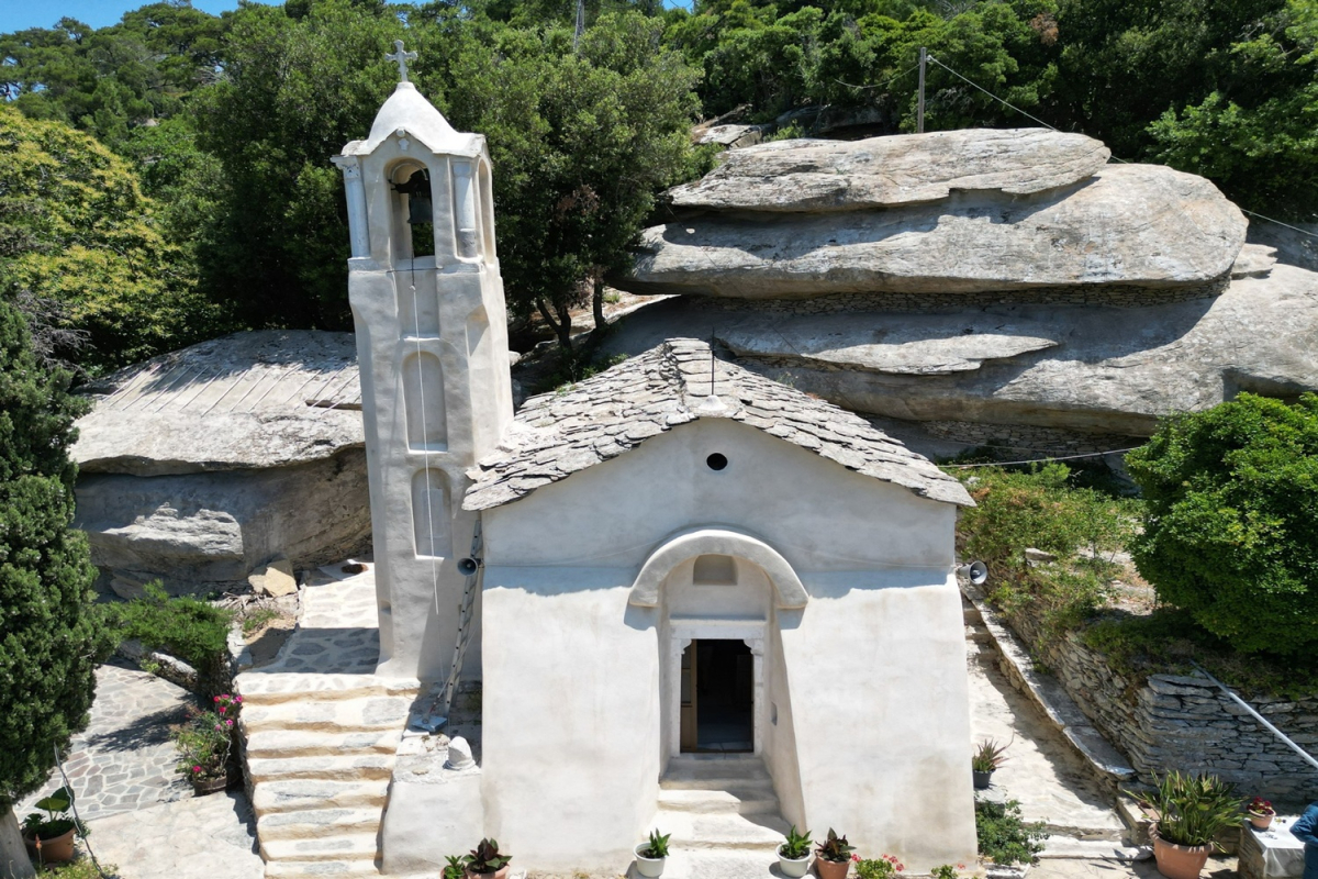 Εγκαινιάστηκε στην Ικαρία η αποκατεστημένη Ιερά Μονή Οσίας Θεοκτίστης