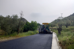 Ολοκληρώνεται η ασφαλτόστρωση του δρόμου Καγιάνι - Λουτρά