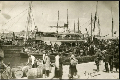 Οι πρόσφυγες της Μικρασιατικής Καταστροφής έφταναν στη Λέσβο με «νεκροφόρες θαλασσινές»