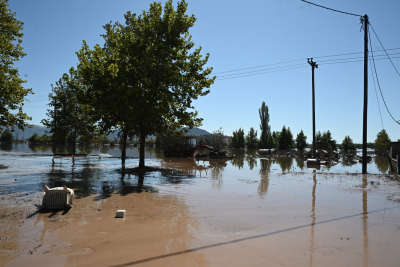 Κακοκαιρία Daniel: «Νάρκη» τα μολυσμένα νερά στη Θεσσαλία – Απειλούν ανθρώπους και κτίρια