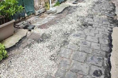 «Θάβουν» την ιστορία στη Μυτιλήνη; Σφοδρή παρέμβαση Κουφέλου για τα λιθόστρωτα